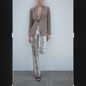 Full length, high waist, 90’s cut Zara jeans